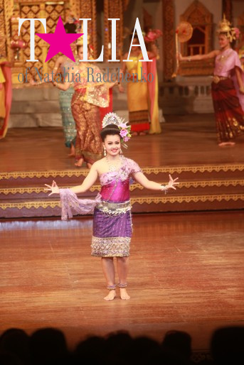 Национальный тайский танец. Паттайя, Таиланд.